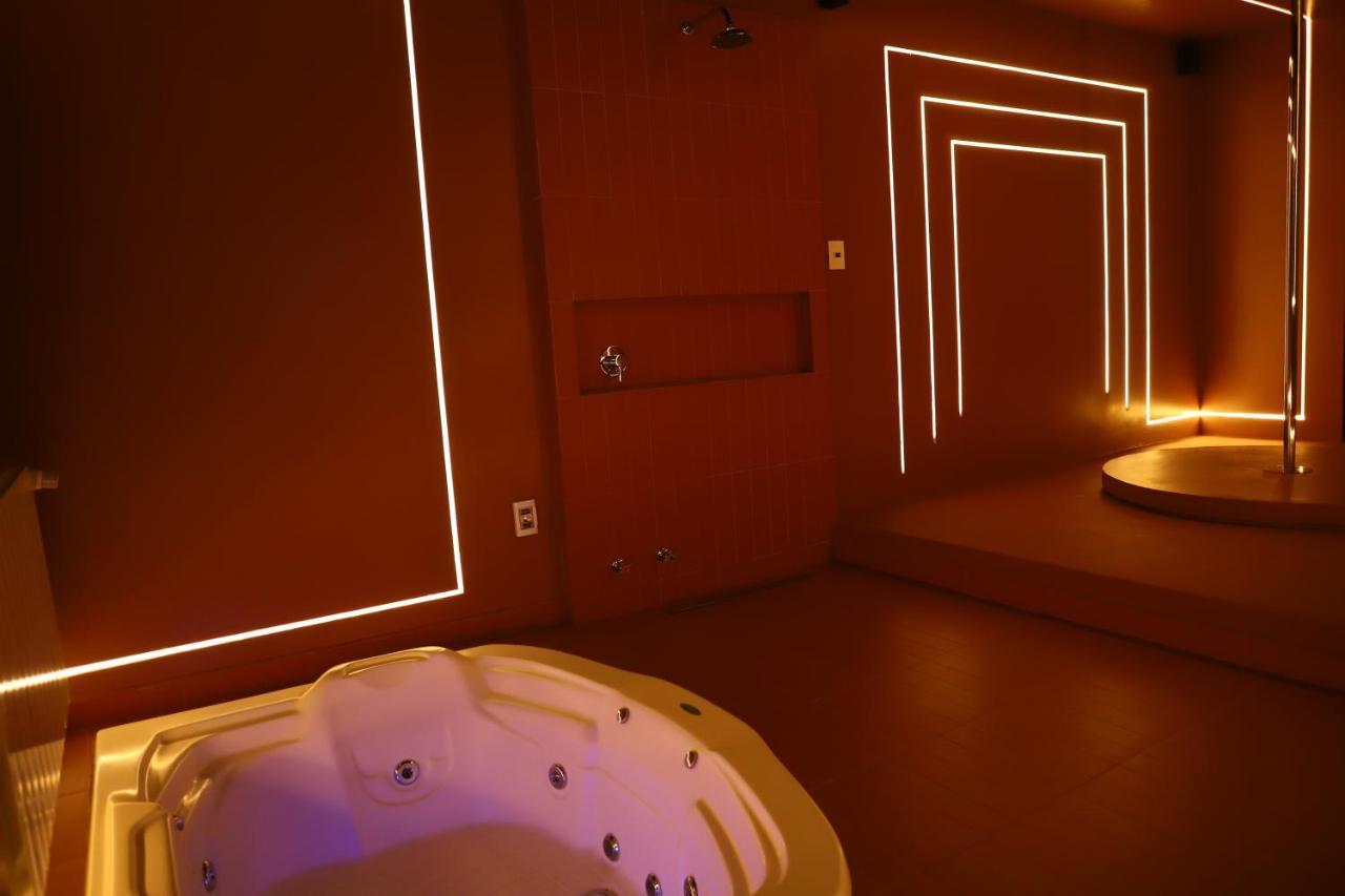 Luv Gardens Motel - Adults Only Кашіас-ду-Сул Екстер'єр фото